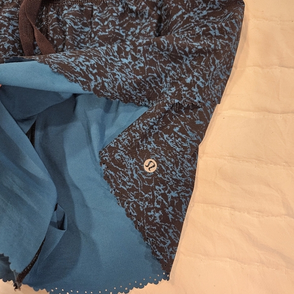 Lululemon Womens Blue Black Abstract Drawstring Waist Athletic Shorts Size 4 - Picture 7 of 8